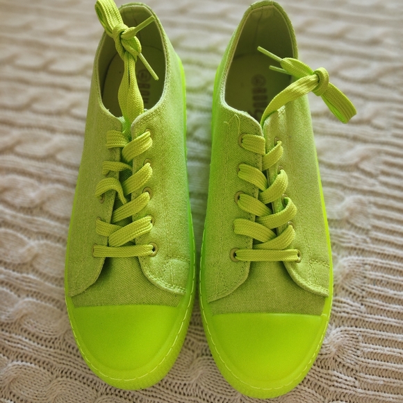 NWT.Rouge Helium Vibrant Lime  Sneakers - Picture 4 of 9